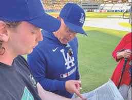 Linda Hitchens's Instagram, Twitter & Facebook