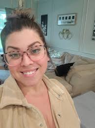 She's been live for over 3 hours and is waiting