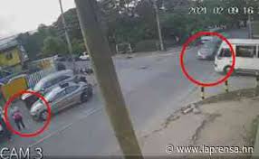 Se cotejaron todos los casos de mortalidad por nombre, fecha, lugar del accidente, tipo de vehículo, condición de peatón o pasajero, edad, sexo y hospital a que. Camaras Captan Aparatoso Accidente Entre Rapidito Y Turismo En San Pedro Sula La Prensa De Honduras San Pedro Newslocker