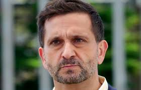 Dimitri Poulos (Salvatore Coco)