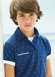 Little boys' haircuts are so much cooler in 2019. Pin By Rocio Hernandez On Hair Kids Boy Haircuts Long Boys Long Hairstyles Cool Hairstyles For Boys