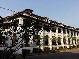 Ini dikarenakan bangunan tersebut memiliki pintu yang banyak. Kisah Noni Belanda Penghuni Lawang Sewu Semarang Yang Bikin Merinding Regional Liputan6 Com