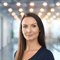 Kelly Mcauliffe's Instagram, Twitter & Facebook