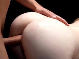 Dans des circonstances non encore établies, la victime a été poignardée à une cuisse par l'un des jeunes l'ayant agressée et a été touchée à l'artère tandis que les assaillants prenaient la fuite dans les rues du quartier, le blessé s'est traîné sur quelques mètres avant de s'effondrer sur la voie. Une Jeune Etudiante L A Dans L Cul Video Porno Gratuit Sur Nuespournous Com