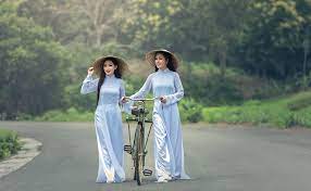 This traditional chinese dress dates all the way back to the 17th century during the manchu rule. 20 Cultures Countries That Still Wear Their Traditional Clothing Daily Countries To Go