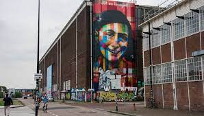 A wood carving store with chainsaw jack! Outdoor Art In Amsterdam I Amsterdam
