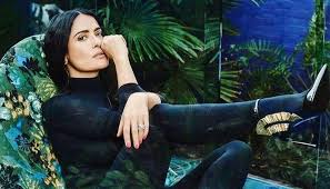 She was born into a wealthy roman catholic family from mexico. Salma Hayek S Beauty Routine Is The Secret To Her Youthful Skin At 53