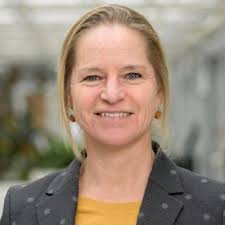 Per 1 januari aanstaande zal ik mijn tanden zetten in een nieuwe uitdaging  voor Eurofins Agro Testing Wageningen, namelijk die van Analytical Service  Manager. Als schakel tussen klanten en de…