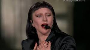 Sandy confere show do marido, Lucas Lima, no Rio de Janeiro