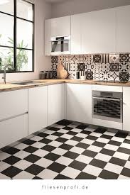 Dekor Fliese Patchwork Schwarz Weiss Retro Dekor 20x20cm Patchwork Black White Mix Sant Agostino In 2020 Kuchenumbau Umbau Kleiner Kuche Kleine Kuche