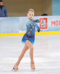 Рост александры на данный момент составляет 155 сантиметров, а оптимальный соревновательный вес 42 килограмма. Aleksandra Trusova Poverte Ya Krutilas Kak Volchok Soyuznoe Veche