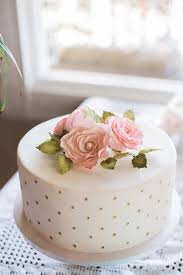 Shop fashion favourites with up to 50% off. White Wedding Cake With Gold Details And Flowers Brooke Images Weddings Weddingcake Cake Weddingcake Birthday Cakes For Women Cake Pretty Birthday Cakes