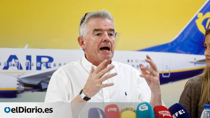 Ryanair va al choque con Óscar Puente y dice que sus declaraciones sobre su  falta de aviones son "falsas"