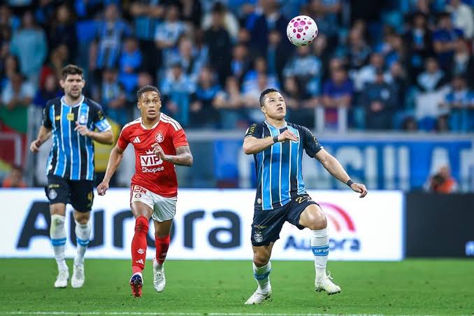 Empate no 455&ordm; Gre-Nal: Gr&ecirc;mio e Internacional seguem na zona de rebaixamento