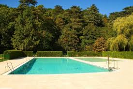 Camping Des Grottes Activites Et Piscine A Aze Au Sud Bourgogne