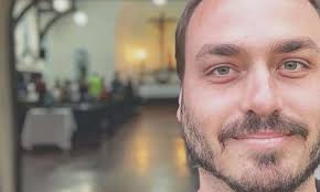 O corno do @pecesiqueira espalhando fakenews dizendo que os outros é que seriam cornos! Carlos Bolsonaro Diz Que Limpa A Bunda Com Gravatas De Moro E Santos Cruz Politica Estado De Minas