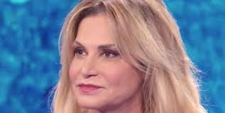 Dopo la decrescita segnalata tra prima e seconda puntata, l'esito è stato il medesimo anche per il terzo un post condiviso da simona ventura (@simonaventura). Simona Ventura Annuncia Mi Sposo Con Giovanni Terzi