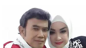 Bikin Baper, Ini Potret Romantis Rhoma Irama dan Ricca Rahim Seperti ABG