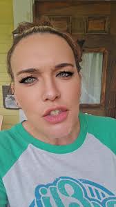 Kelly Coll (@kellycoll77)