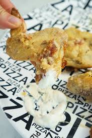 Breaded chicken wings that consist of bread crumbs, parmesan cheese, garlic powder, melted butter, and a cookie sheet. How Many Chicken Wings Are In A Pound The Cookware Geek