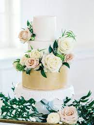Luxurious Dreamy White Gold Wedding Inspiration Chicago Style Weddings White And Gold Wedding Cake Gold Wedding Inspiration Gold Wedding Cake