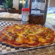 Chicago Thin Crust Pizza Recipe Tavern Style Cracker Crust Pizza In 2020 Pizza Mit Dunnem Boden Pizzateig Rezept Pizza Chicago Style