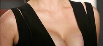 Το 2001 παράλληλα με το λύκειο φοίτησε στο θεατρικό εργαστήρι πολύτροπον. Filitsa Kalogerakoy Me Abyssaleo Ntekolte Sthn Epishmh Premiera Ths Parizianas In Gr