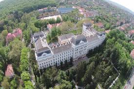 Marosvásárhely ˈmɒroʃvaːʃaːrhɛj ()) is the seat of mureș county in the historical region of transylvania, romania.it is the 16th largest romanian city, with 134,290 inhabitants as of the 2011 census.it lies on the mureș river, the second longest river in romania (after. Private Chef In Targu Mures Take A Chef