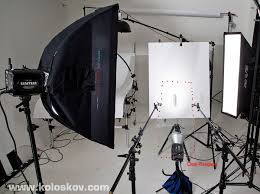 Shooting Table On Clear Plexiglass Product Photography Lighting Setup Photography Lighting Setup Light Photography Studio Lighting Setups