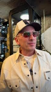 Aaron Henninger's Instagram, Twitter & Facebook