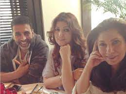 Find dimple kapadia news headlines, photos, videos, comments, blog posts and opinion at the indian express. Dimple Kapadia Akshay Kumar Is A Proud Son In Law After Christopher Nolan Pens A Heart Warming Note For Dimple Kapadia The Economic Times