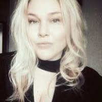 Jess Dunham's Instagram, Twitter & Facebook