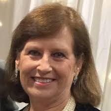 Let's chat! I can't even tell you how many sweet messages and comments I've  gotten about my curls and how much y'all seem to love them. It's truly so  sweet! I've been