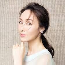 Hoa hậu kế thừa tài sản trăm tỉ Quách Khả Doanh gây sốc với nhan sắc ở tuổi  52