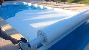 Cap'axion est spécialisée dans les volets roulants couvertures de piscines pour la sécurité et le confort, volets de tous types : Volet De Piscine Hors Sol Mobile Youtube