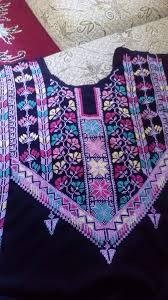 Love The Color Contrast Of Light Purple Lilac On Black Bordado Palestino Punto De Cruz Ropa Bordada