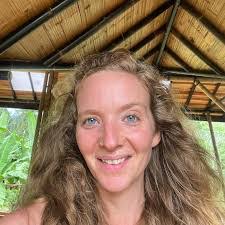 Lynn Amaral's Instagram, Twitter & Facebook