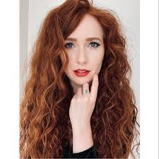 Tara Mcneill's Instagram, Twitter & Facebook