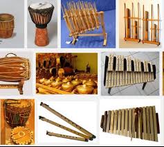 Alat musik rebab merupakan salah satu alat musik tradisional yang terdapat di jawa barat, karena dengan cara memainkan nya ini tinggal digesek saja. Alat Musik Tradisional Di Indonesia
