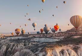 Mar 25, 2020 · kappadokien, turkiet detta världsarv är berömt för skorstensformade klippformationer (fairy chimneys), bergskammar och dalar, som bäst kan utforskas från en luftballong. Flyg Luftballong I Kappadokien Turkiet Magiskt Adaras Blogazine