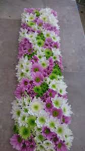 chemin de table cree par violettfleurs creative flower arrangements tropical floral arrangements modern flower arrangements