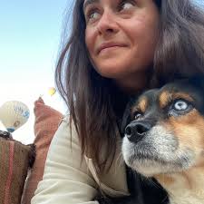 Hi Can anyone recommend any good nail salon's? Also one that speaks English  😊