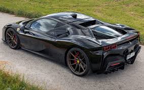 Ferrari preta vista lateral