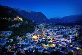Vaduz has a population of 5430 inhabitants (in 2015). Zahlen Und Fakten Gemeinde Vaduz