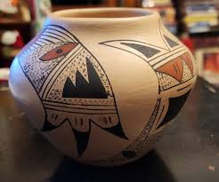 What is the name of the artist on the underside of the olla ...