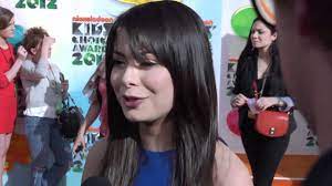 Miranda cosgrove walks the beachy shoreline for neutrogena's 2012 wave for change event in los angeles on monday (july 16). Miranda Cosgrove Interview 2012 Kids Choice Awards Youtube