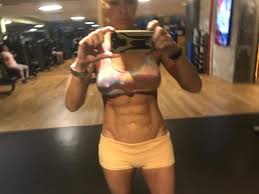 Leticia Sabater on X: Feliz con mi Sixpack y dándolo todo hoy en el gym  👍😘💙💎 t.cogM0V5wys2W  X