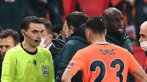 Das schönste / die negativste erfahrung als schiedsrichter. Rassismus Skandal In Champions League Schiedsrichter Beleidigt Co Trainer Spielabbruch Paris Istanbul Fussball