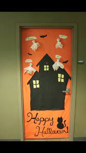 Pin By Eliane Magalhaes Cunha On 701 Dorm Door Decorations Halloween Dorm Fall Halloween Decor