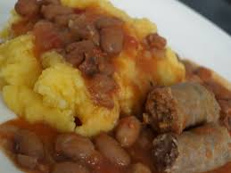 A cottura ultimata, scolare i fagioli e conservare un po' di acqua di cottura. Polenta Gialla Con Fagioli E Salsiccia Blogboccabuona